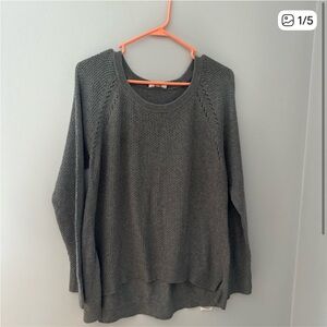 PRICE IS NEGOTIABLE💛 - LOFT Charcoal Crew Neck Sweater